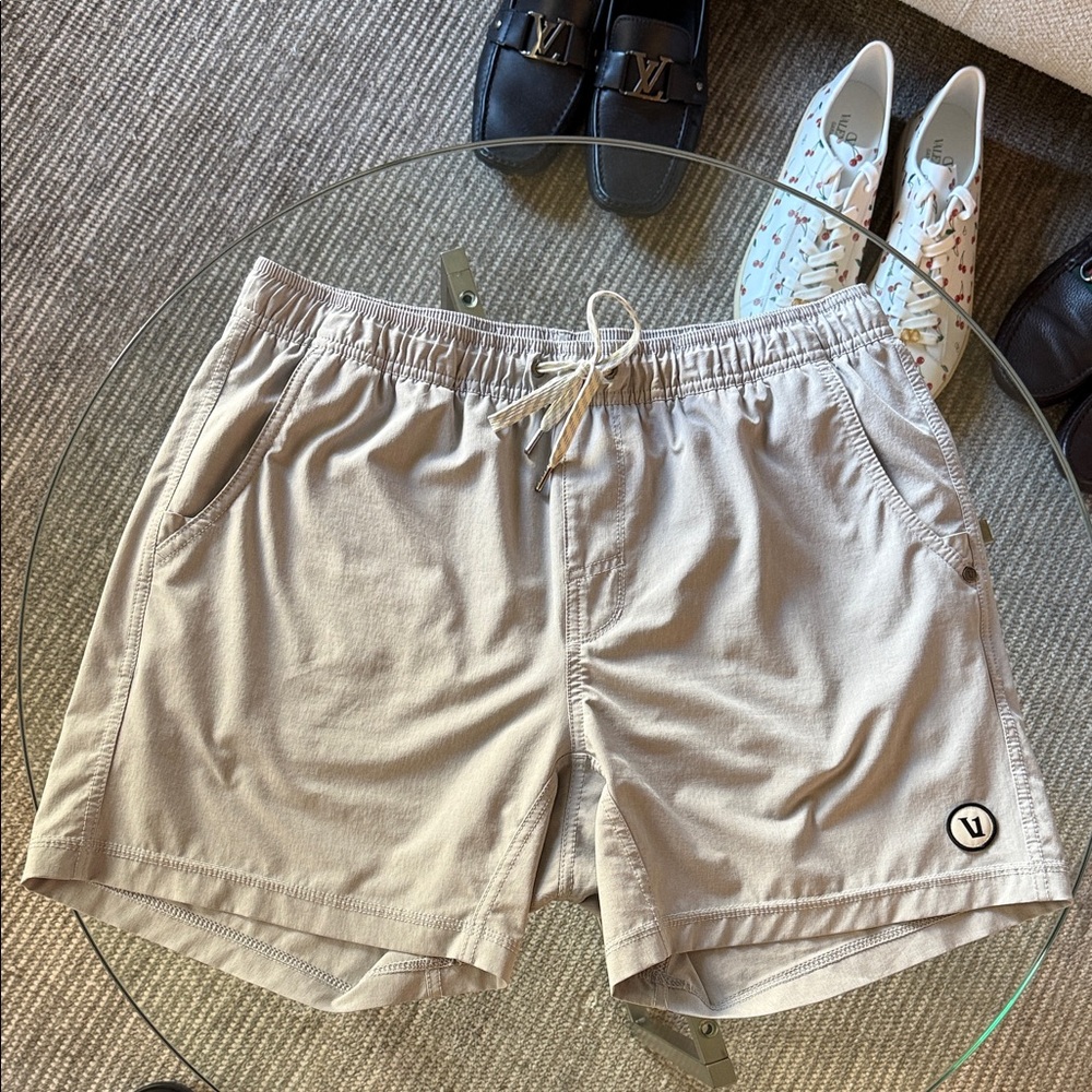 Vuori Men’s Kore 5” lined shorts-size L